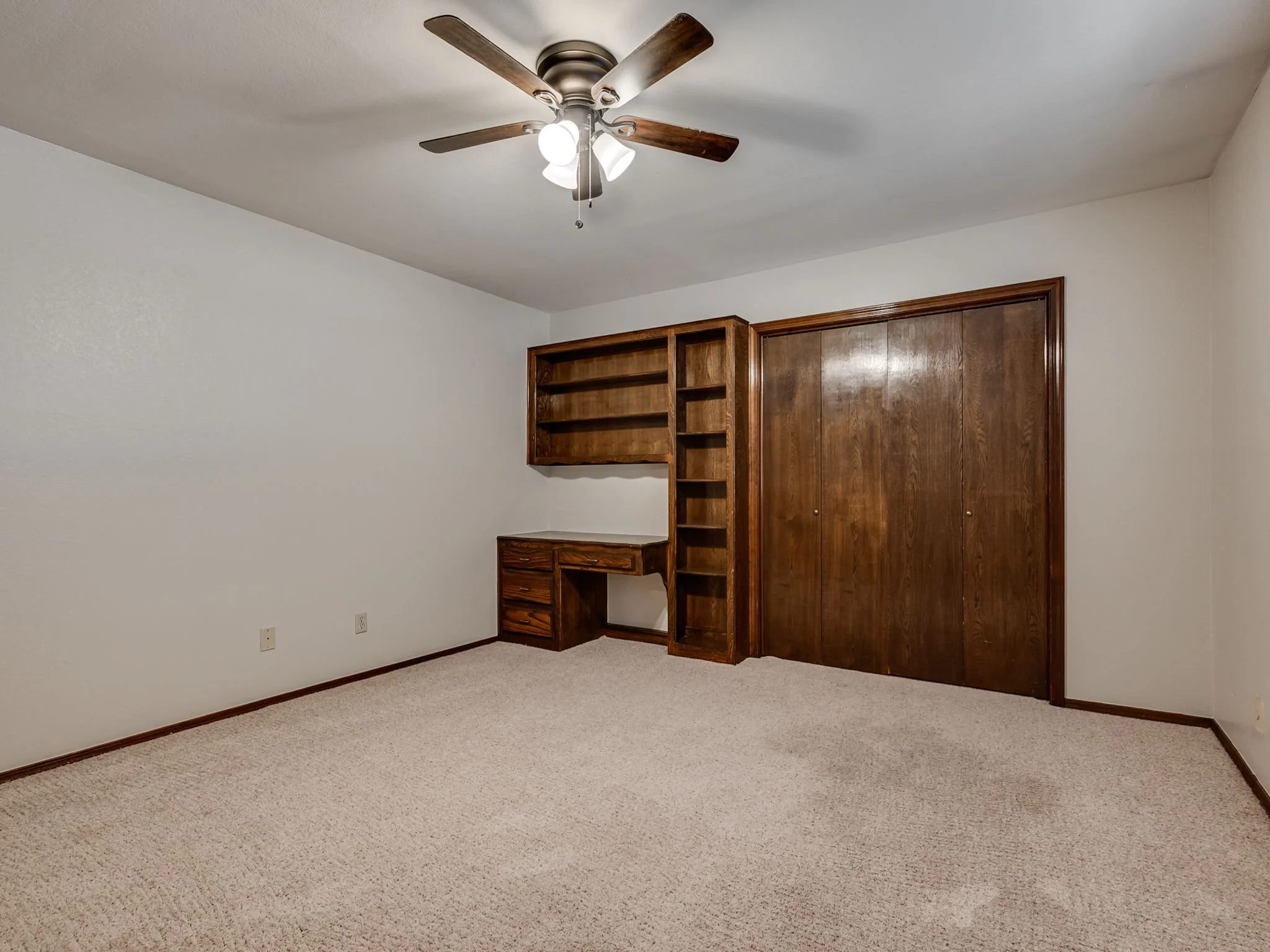 2501 Southlawn Dr-18.jpg