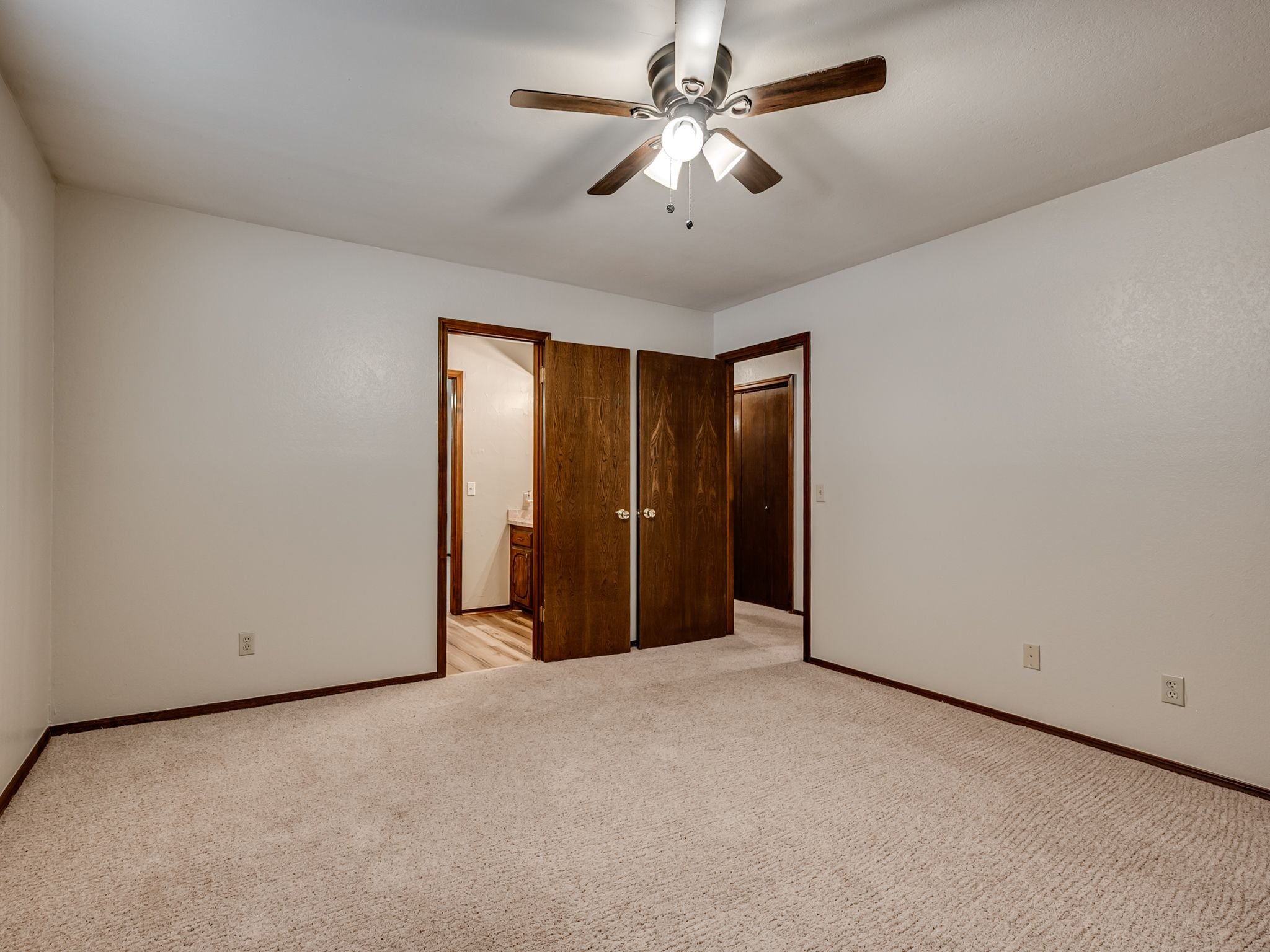 2501 Southlawn Dr-19.jpg