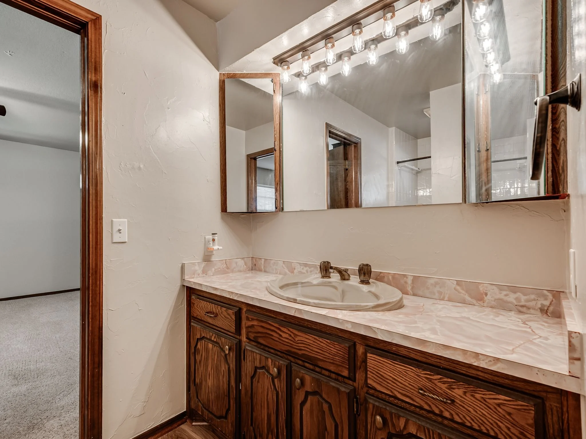 2501 Southlawn Dr-20.jpg