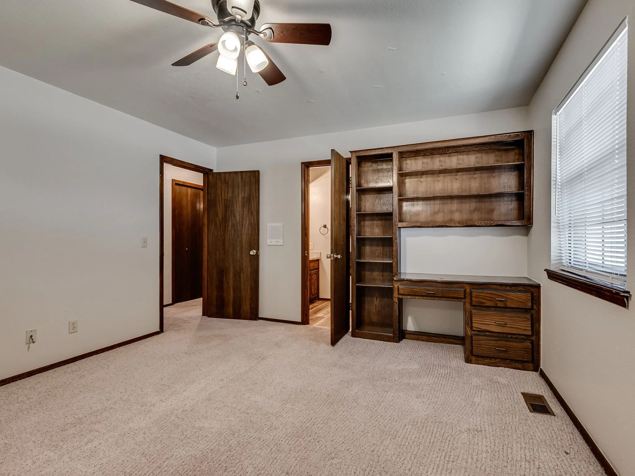 2501 Southlawn Dr-22.jpg