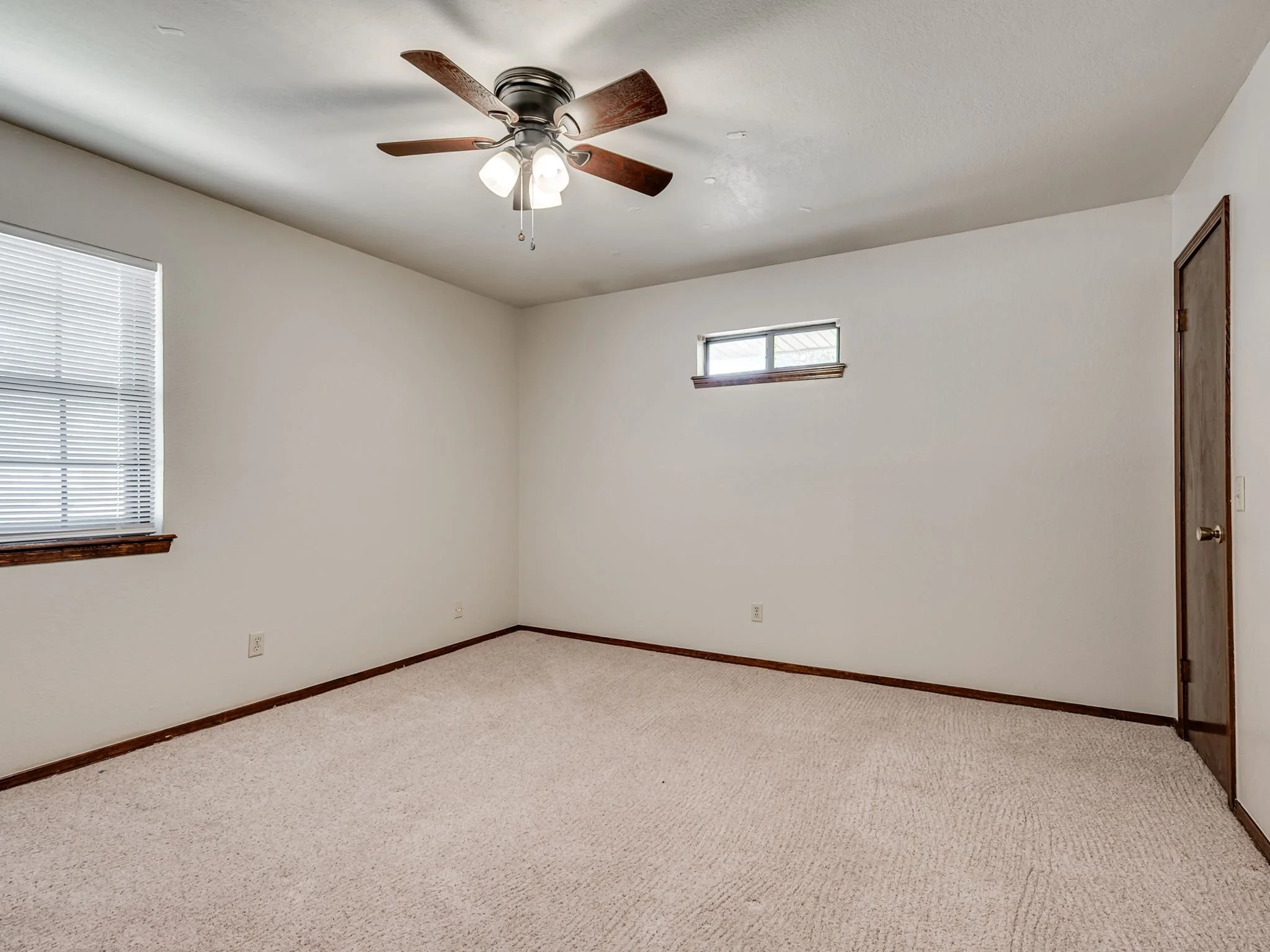 2501 Southlawn Dr-23.jpg