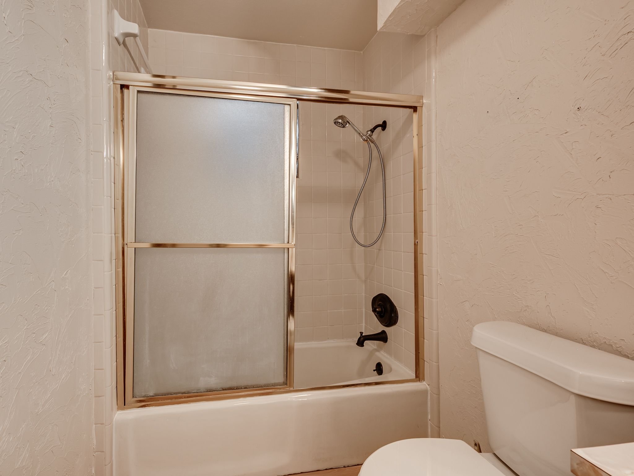 2501 Southlawn Dr-27.jpg