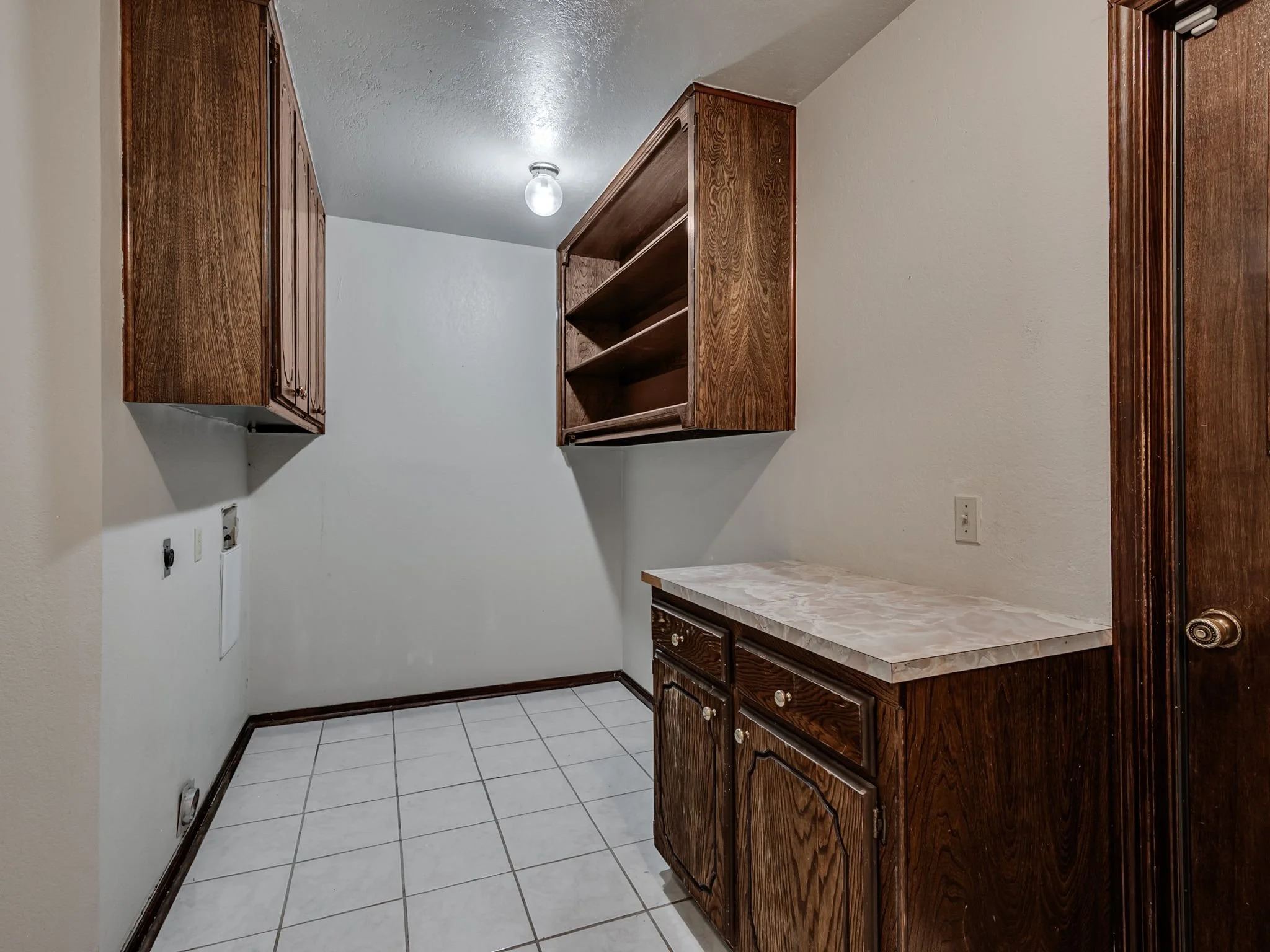 2501 Southlawn Dr-28.jpg