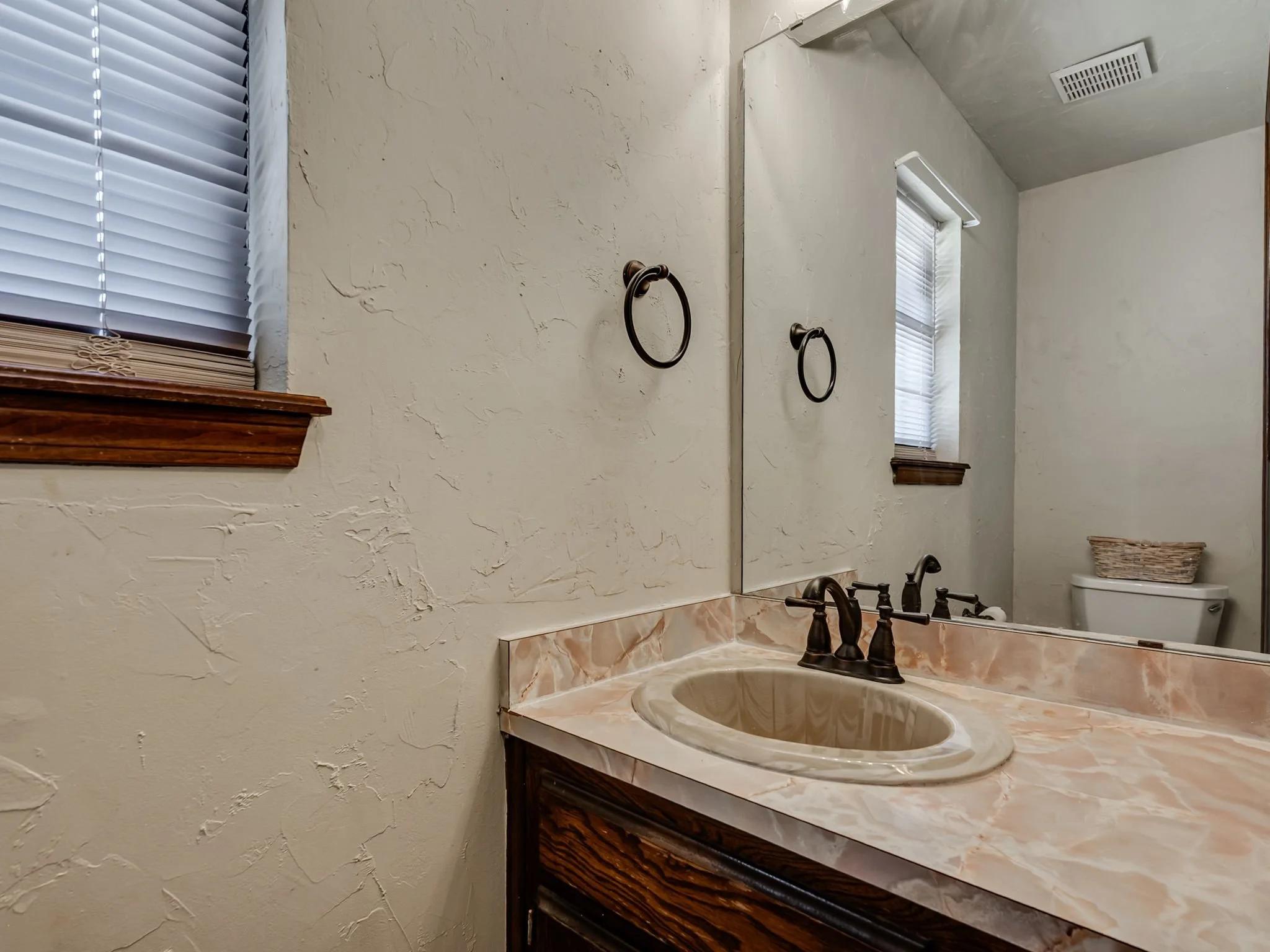 2501 Southlawn Dr-29.jpg