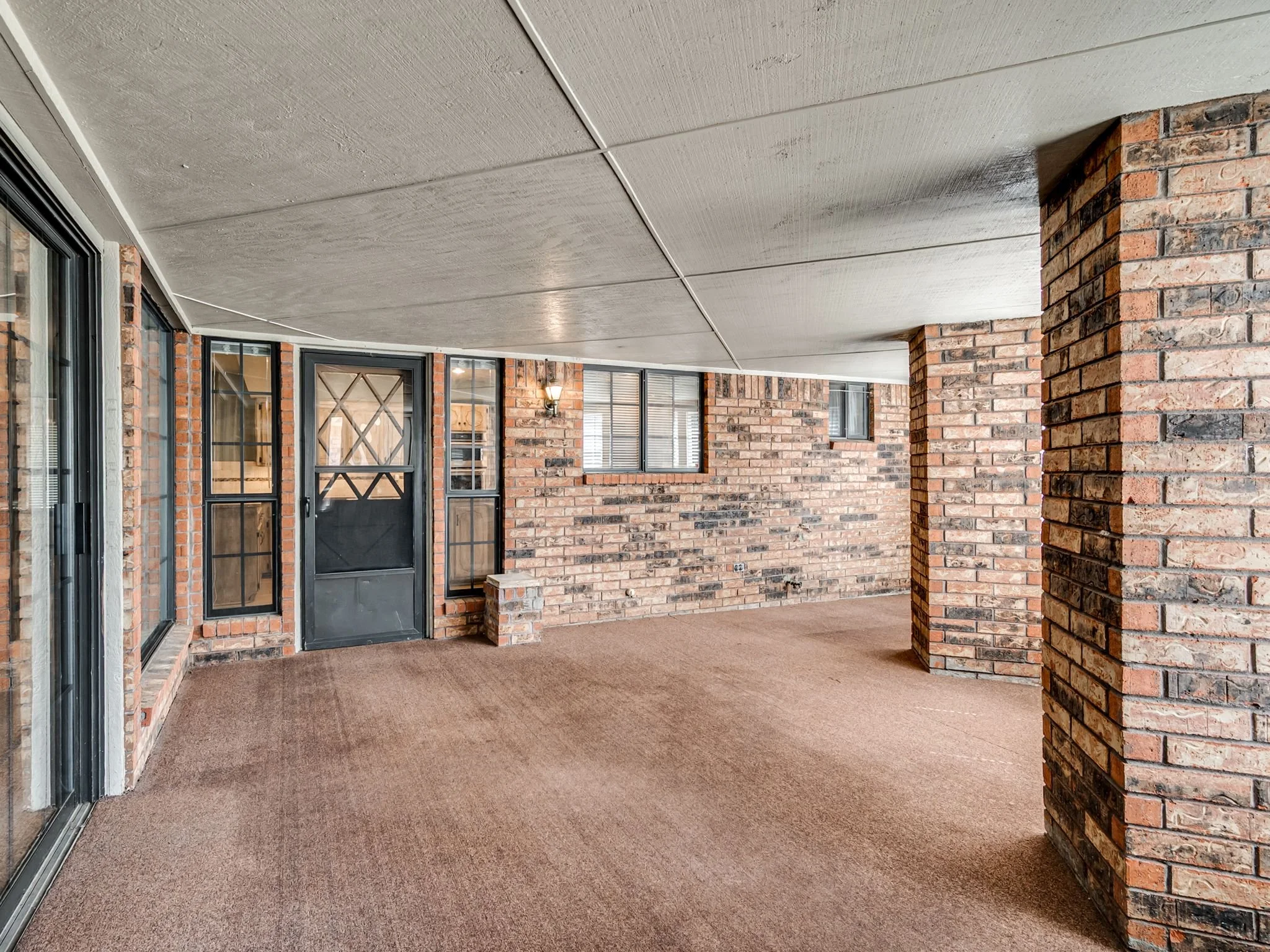 2501 Southlawn Dr-33.jpg