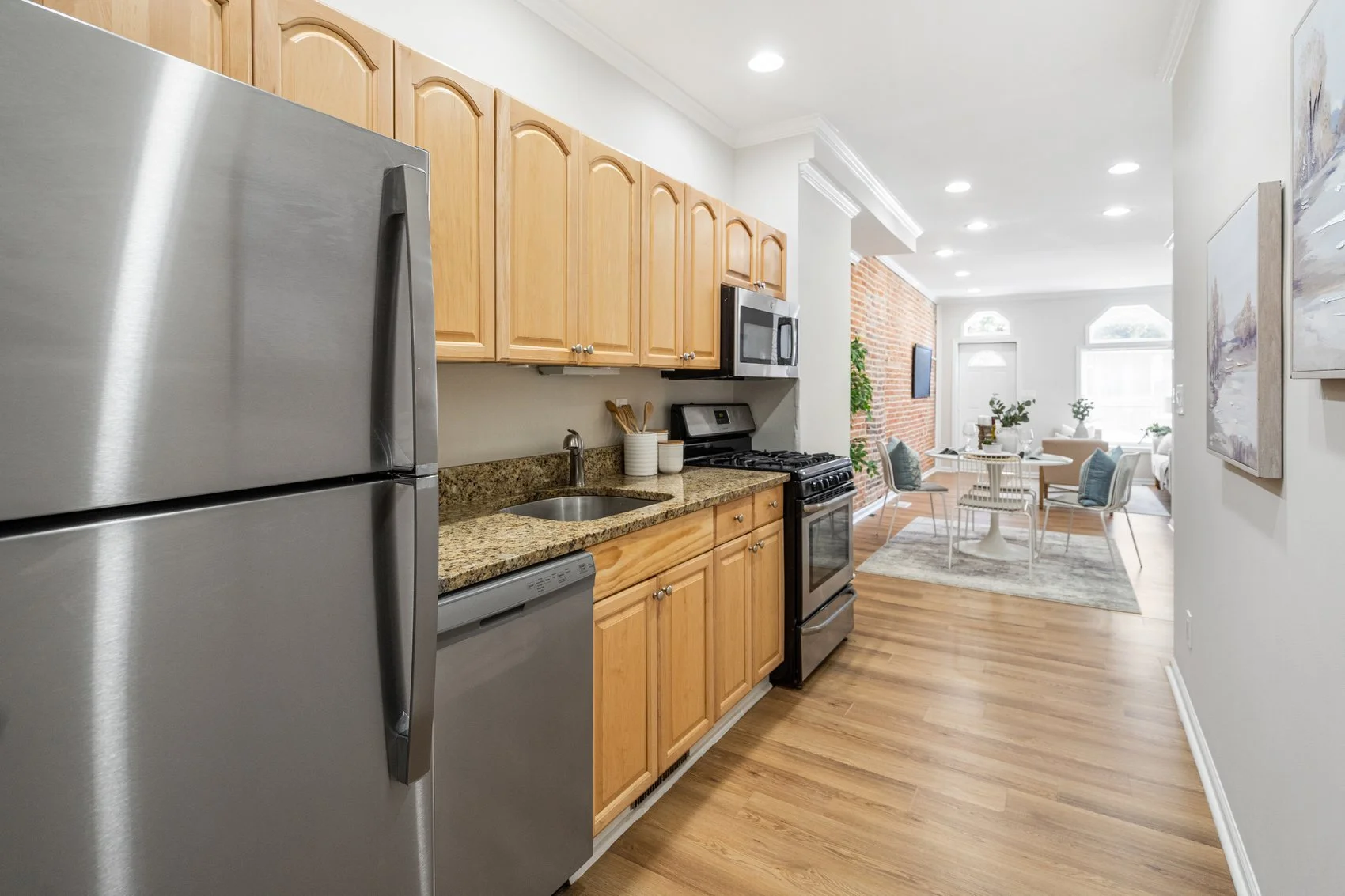 1746 s charles-09.jpg