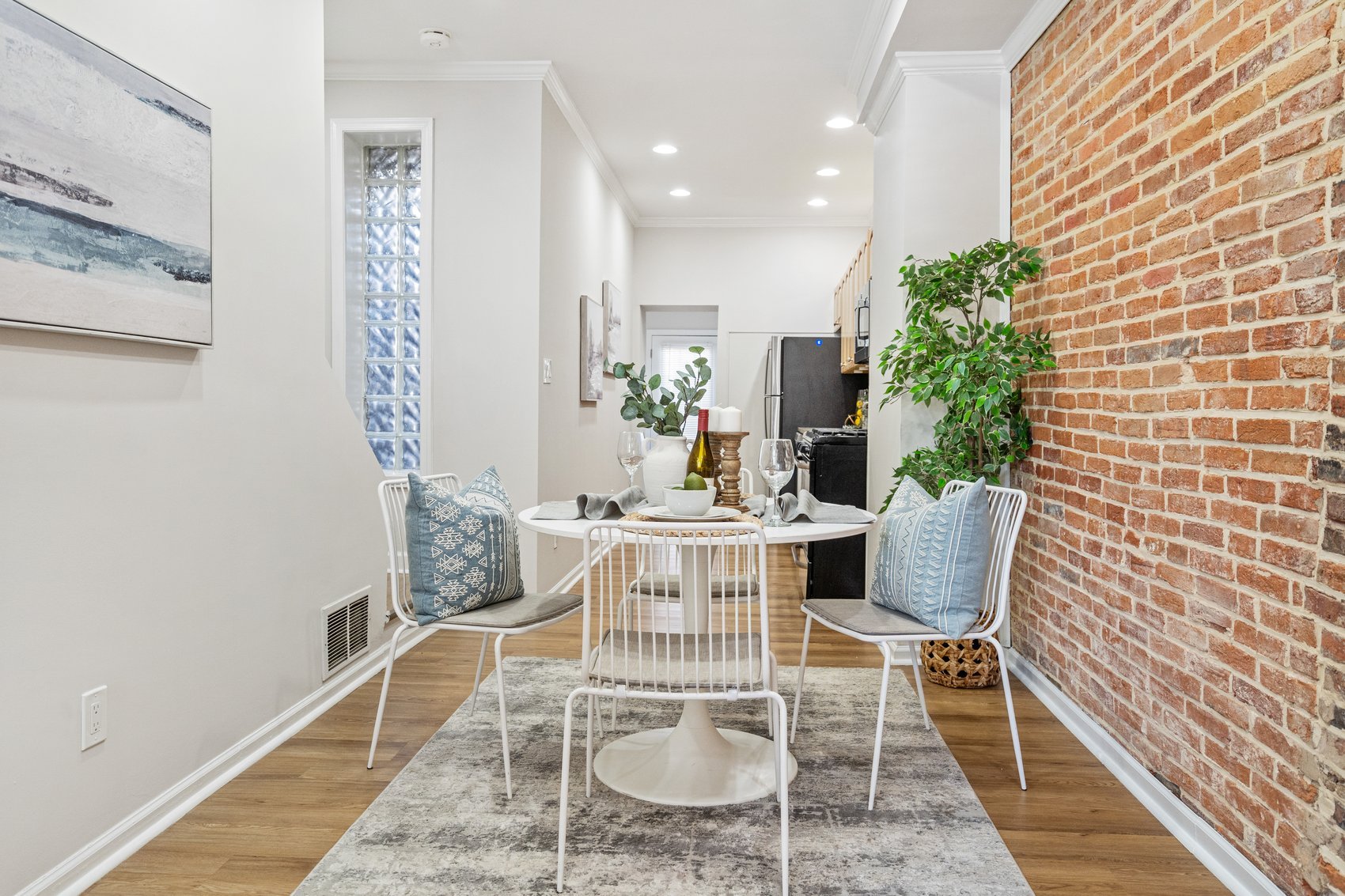 1746 s charles-14.jpg