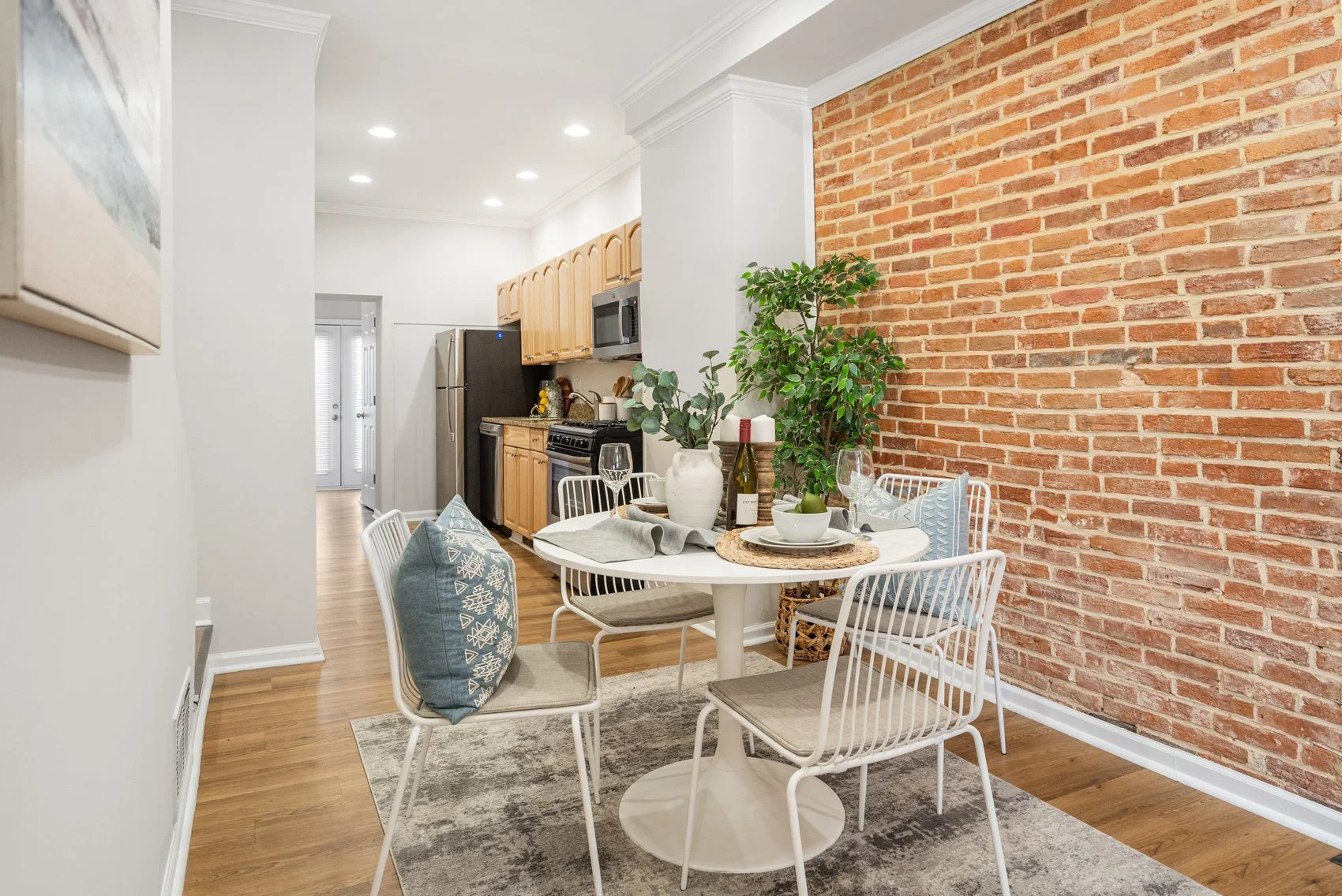 1746 s charles-18.jpg
