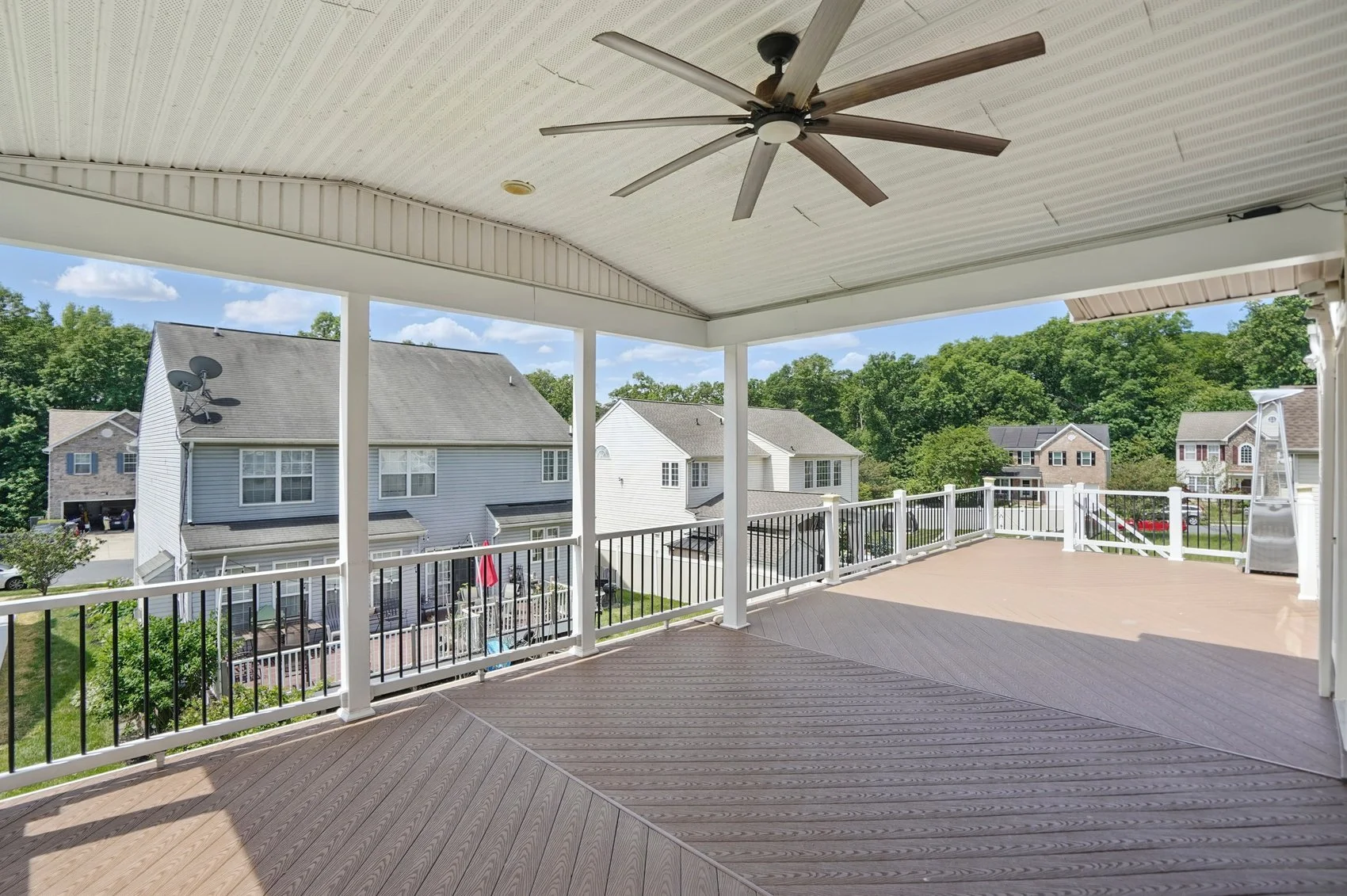 6624 aaron way-06.jpg