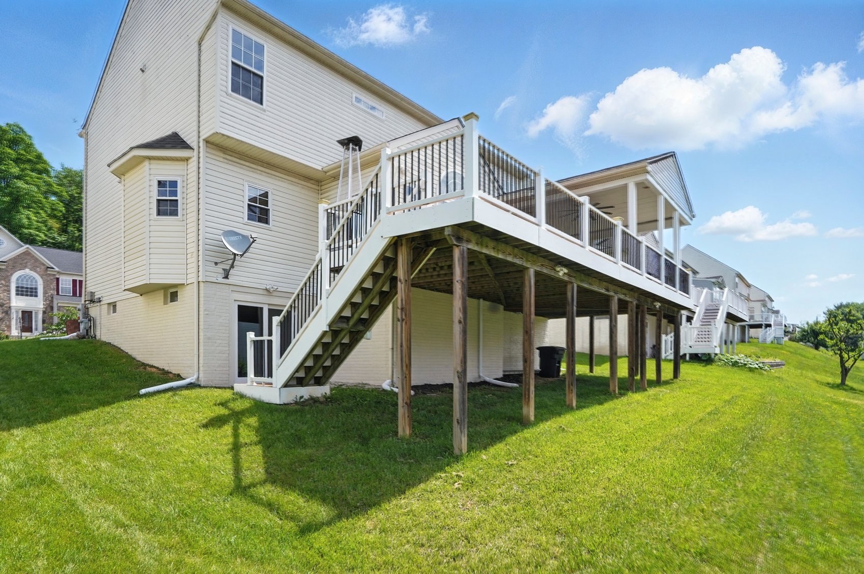 6624 aaron way-04.jpg