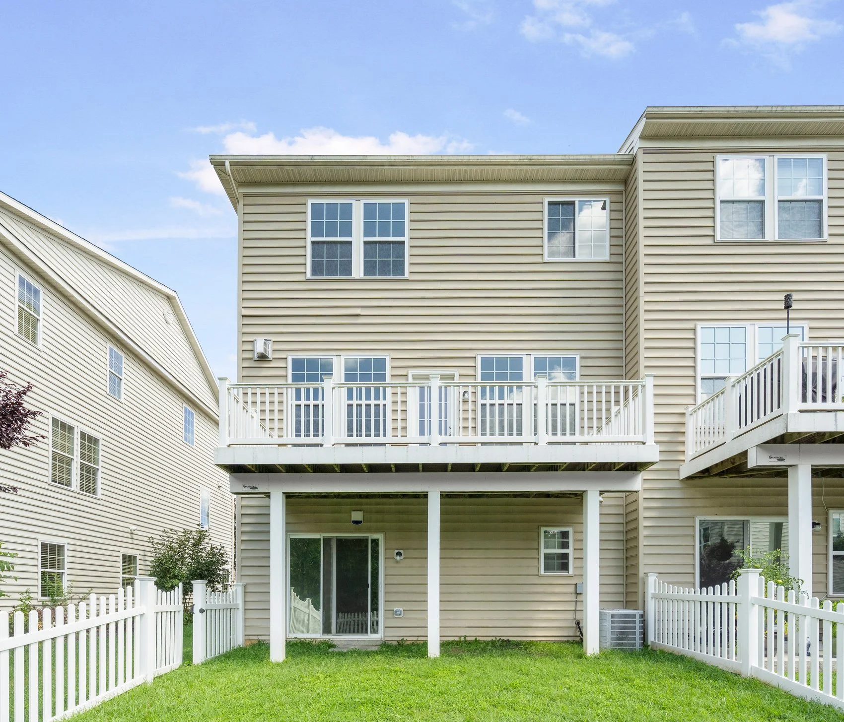 1659 Livingston Dr-14.jpg