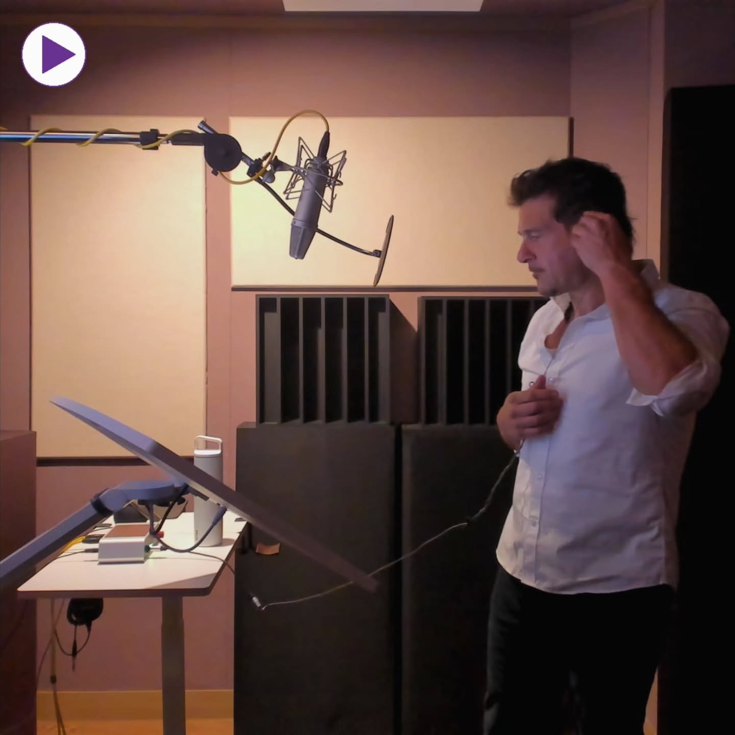 @mikeyantzi
#영어성우 #lunarwave #루나웨이브