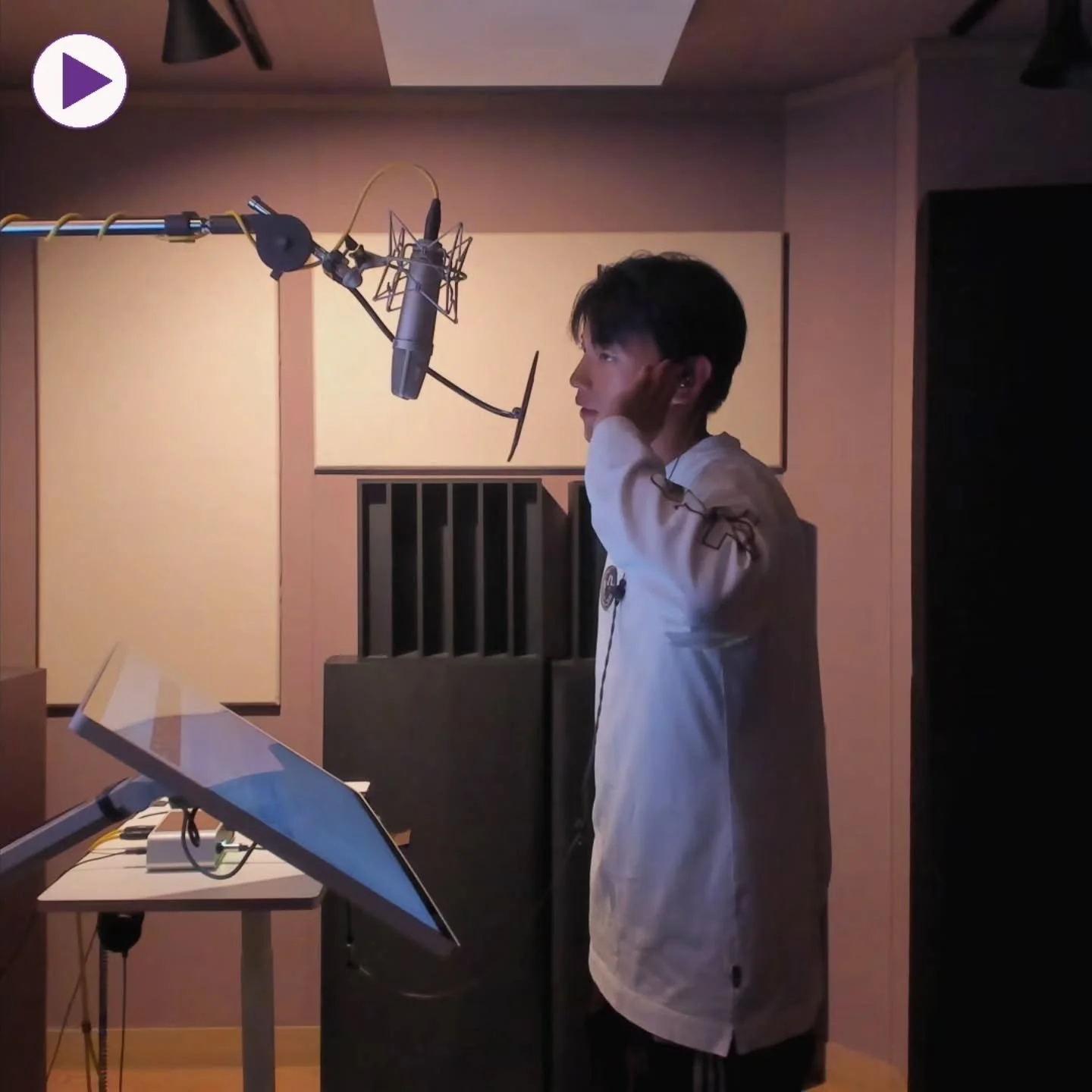 @2.do.ha
#성우이도하 #lunarwave #루나웨이브