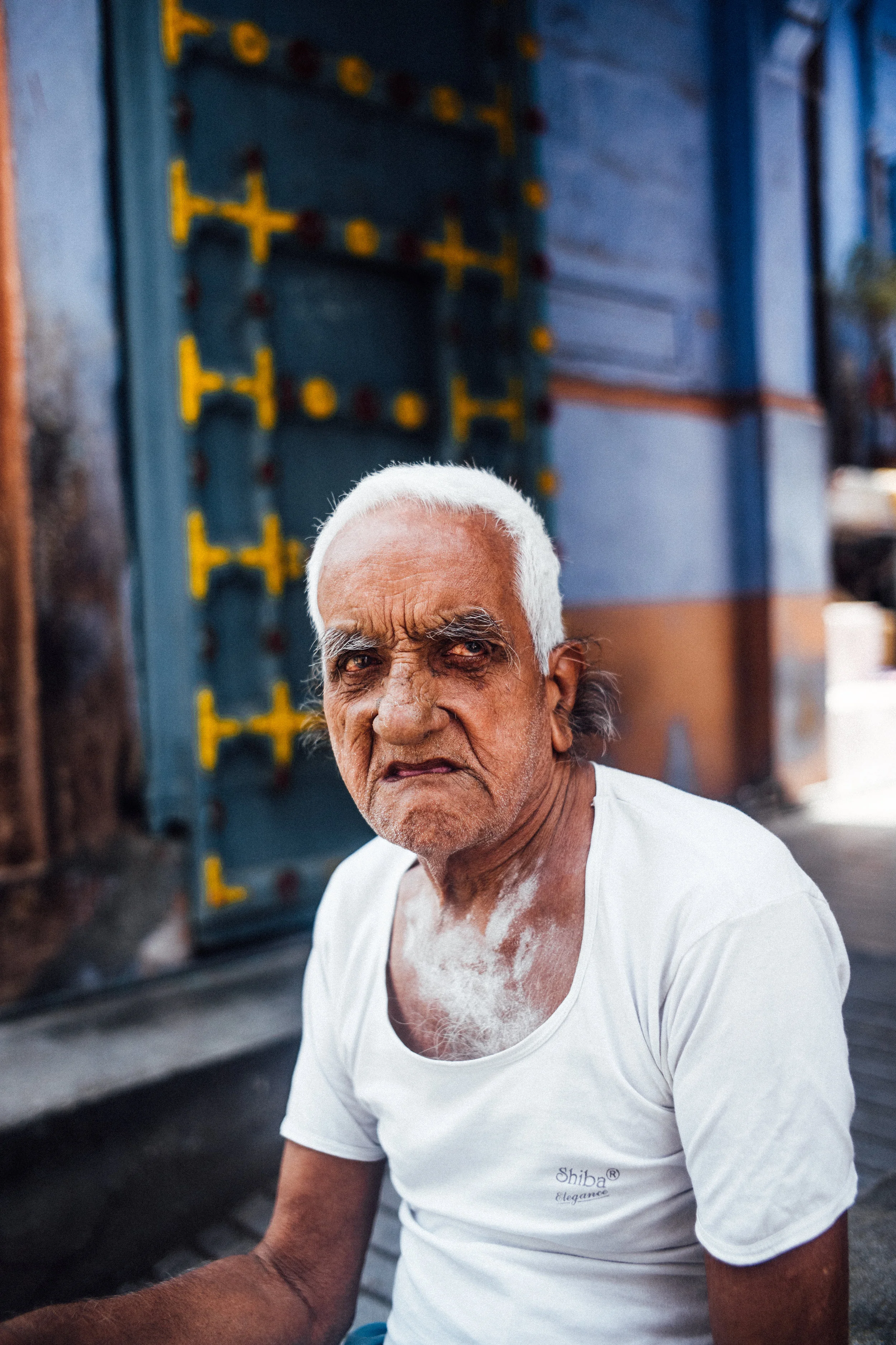 Here I ran into a man who had been growing out the lengths of his ear hair for over roughly 20 years. In 2009, an Indian man by the name of Radhakant Baiijpai, broke the Guinness book of world records for having the longest ear hair - 10 inches. While I did not dare to ask about the length of this mans ear hair, he surley seemed like a close competitor. 