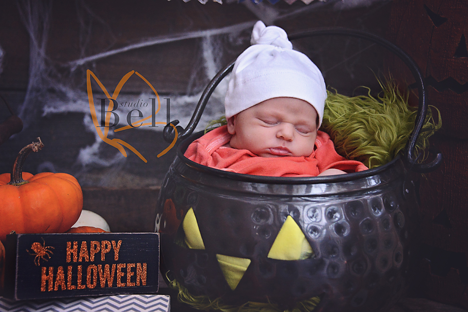 Who doesn't need a super cute bowl of candy corn this week :)