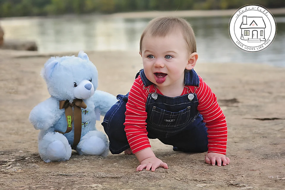 Love when we get to include Reed bear in Luke's pictures. It is such a special memory of his big brother who watches over him. 
