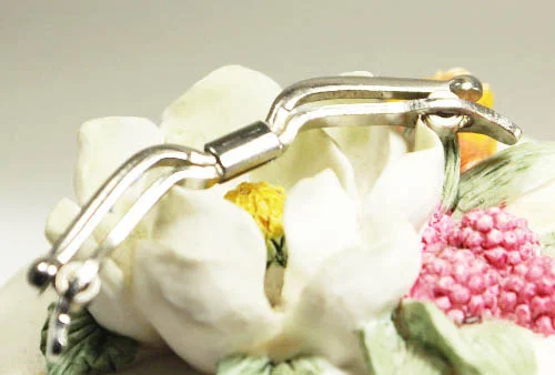 Vintage & Antique collar bars in silver, brass and gold.