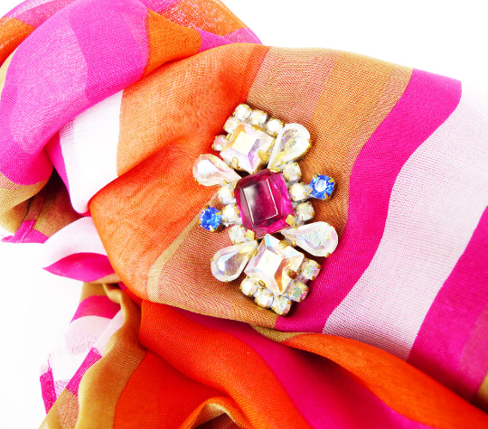 Hand curated vintage scarves, Retro Heaven. MRM-accessories.com