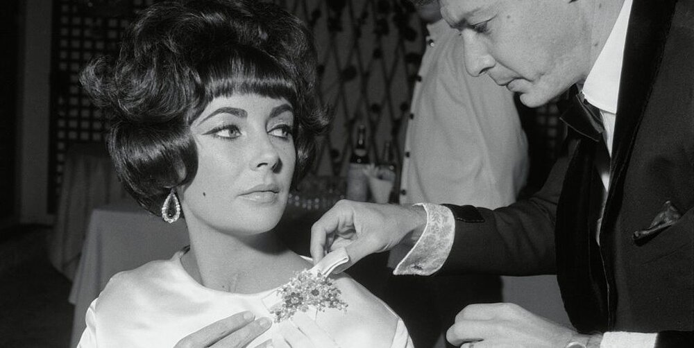 last-minute-adjustment-singer-eddie-fisher-adjusts-a-brooch-news-photo-1594225769.jpg