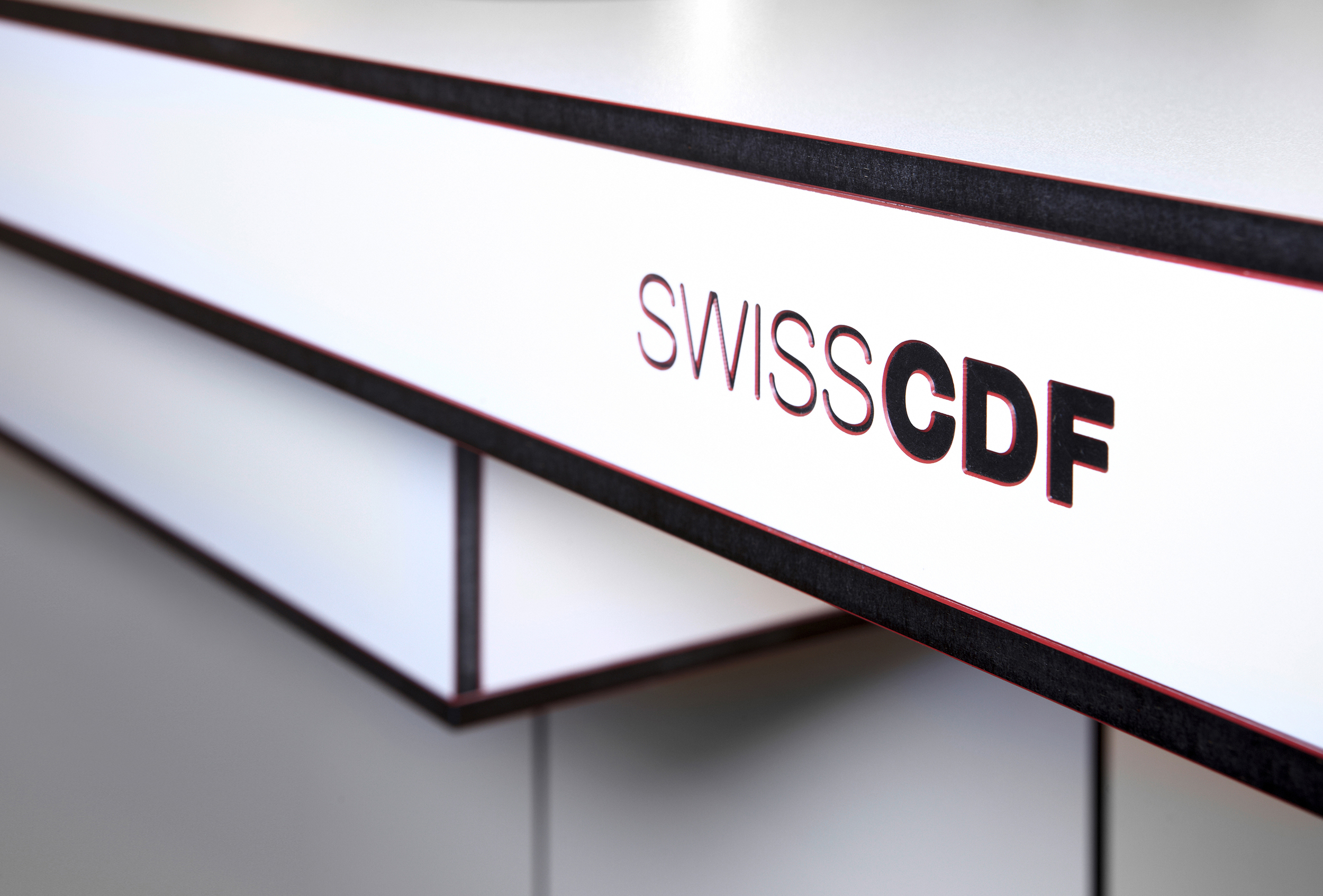 SWISS_CDF_Tischplatt62343C.jpg