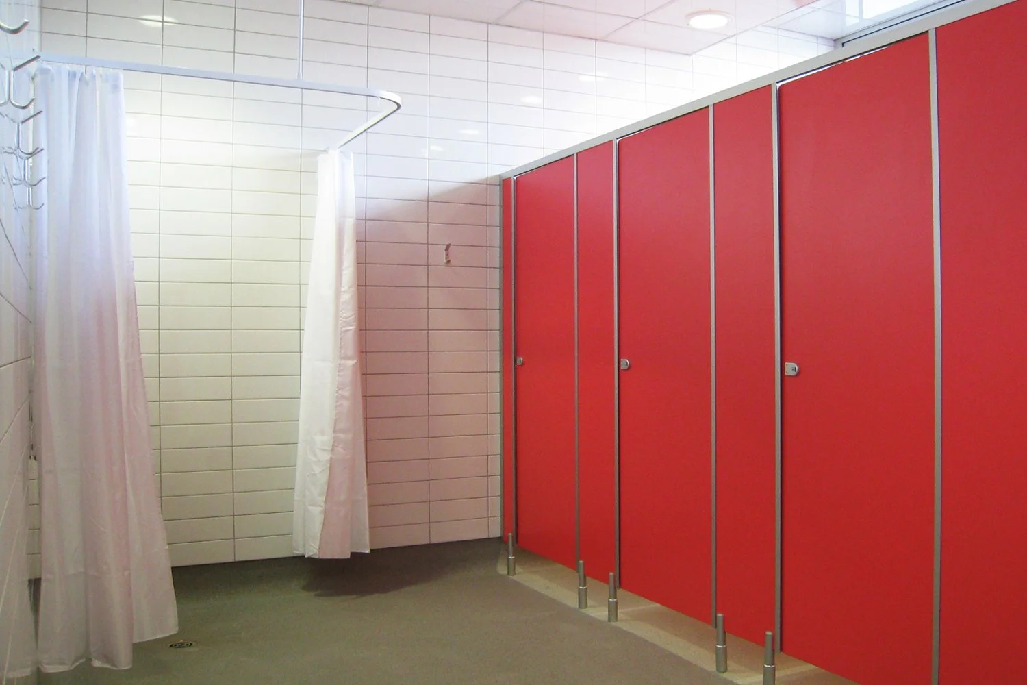 Jelly+Park+-+Toilet+Cubicles.jpg