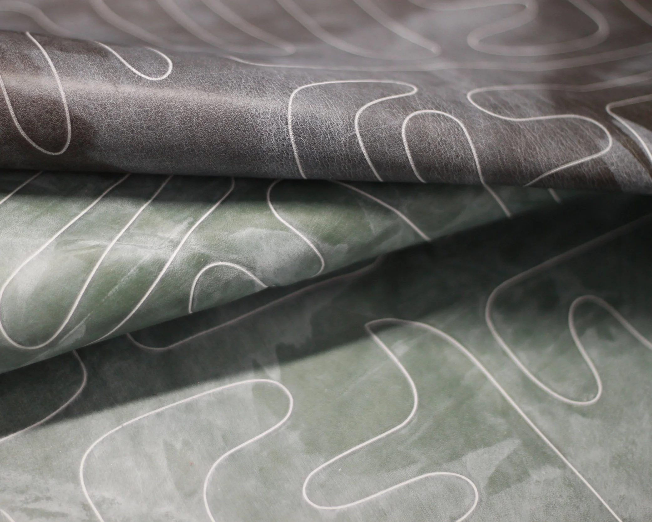 shown with white squeegee finish