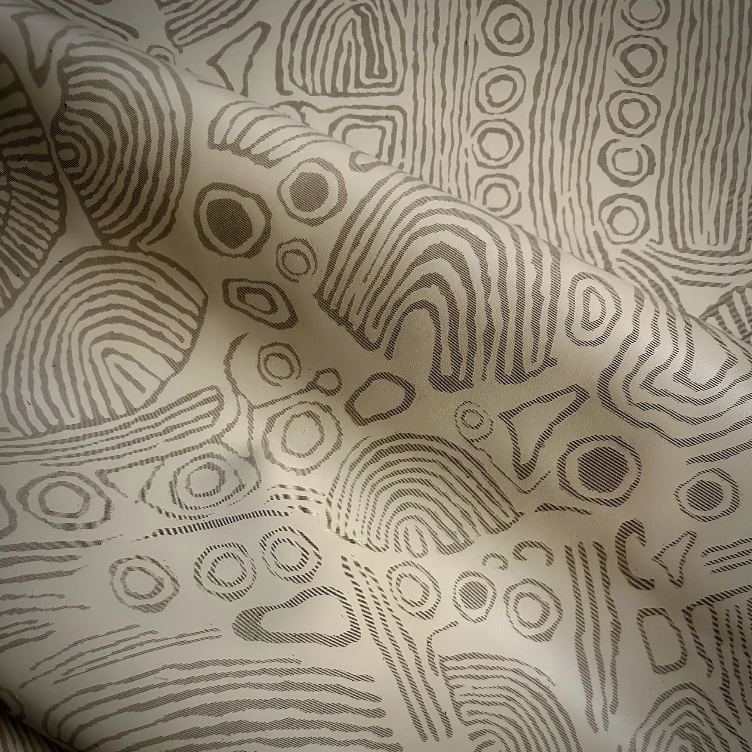 engraved on Maude leather in color oyster