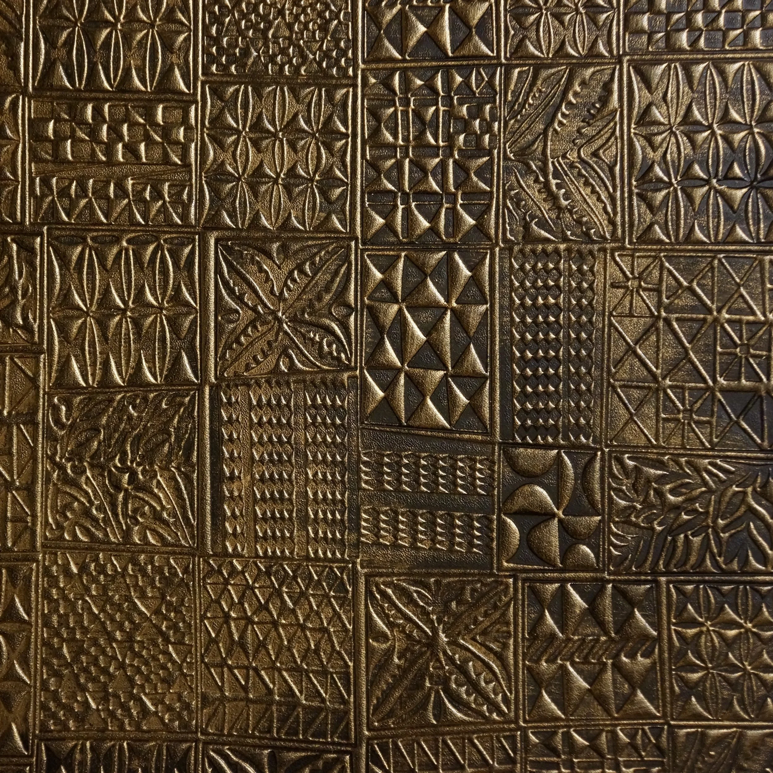  ON ASCOT LEATHER IN COLOR MAN’O’WAR WITH PAINTED BRONZE FINISH.     