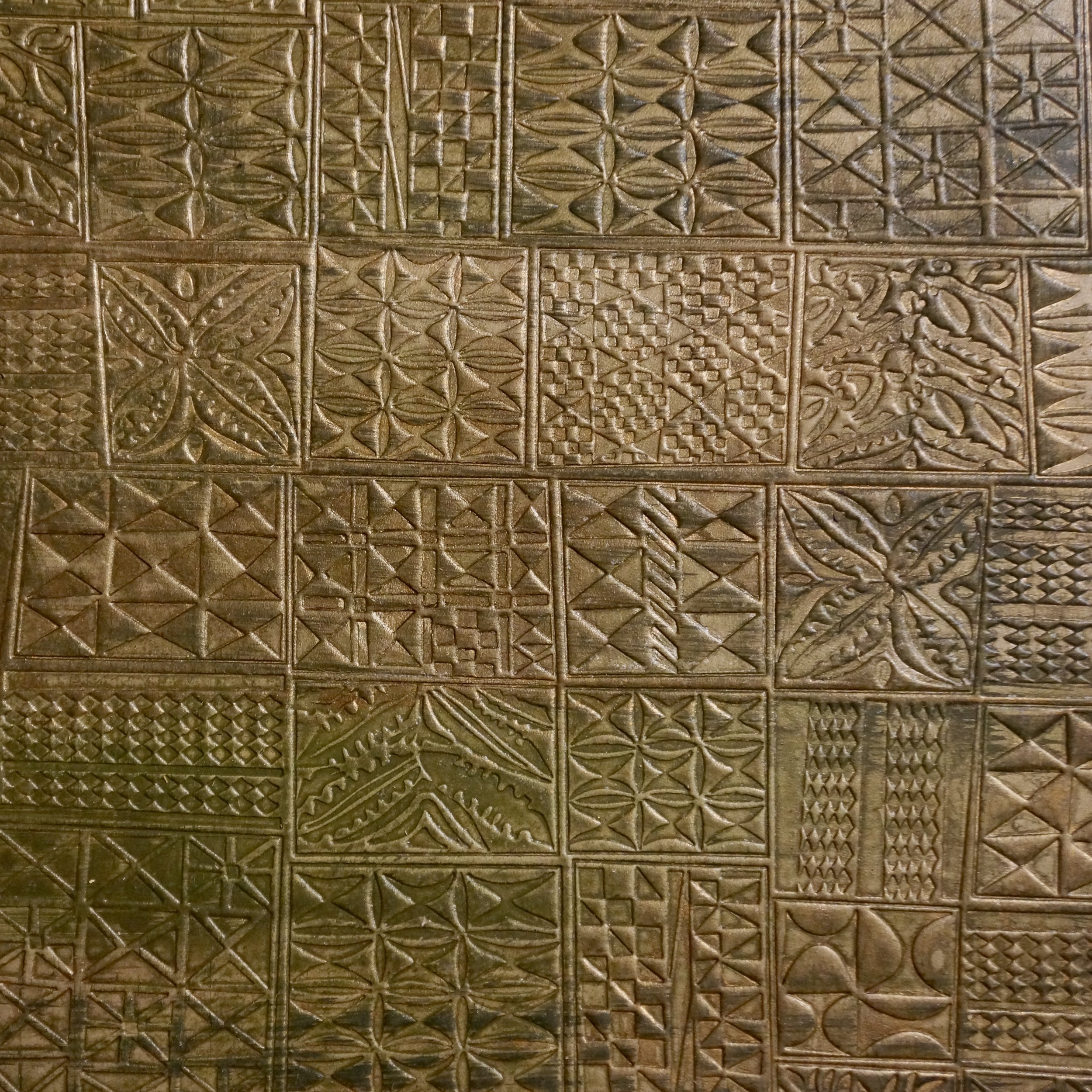 ON MAUDE LEATHER IN COLOR OYSTER WITH AVOCADO AND BRONZE