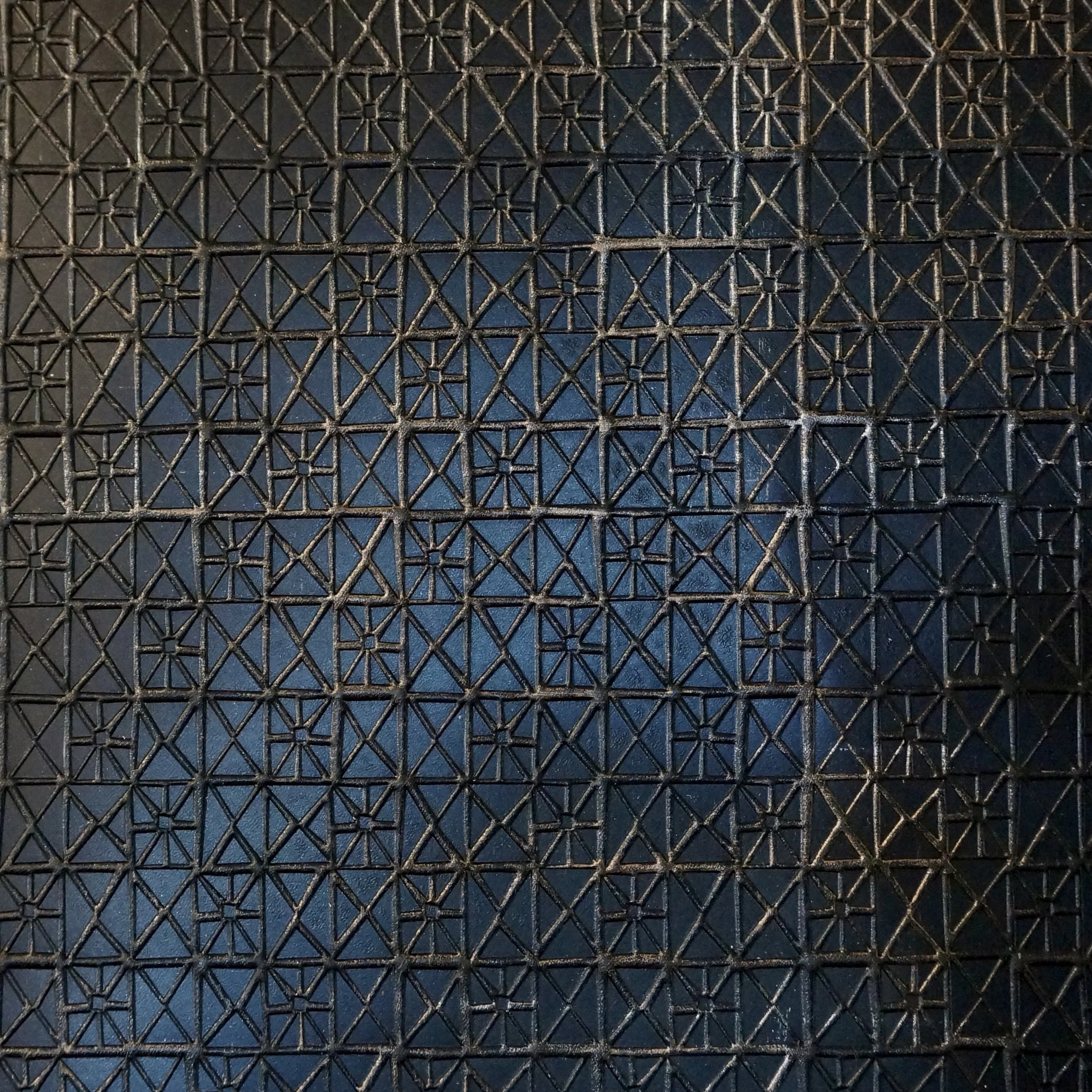 ON ASCOT LEATHER IN COLOR MAN'O'WAR WITH LIGHT BRONZE AND PEWTER TIPPING