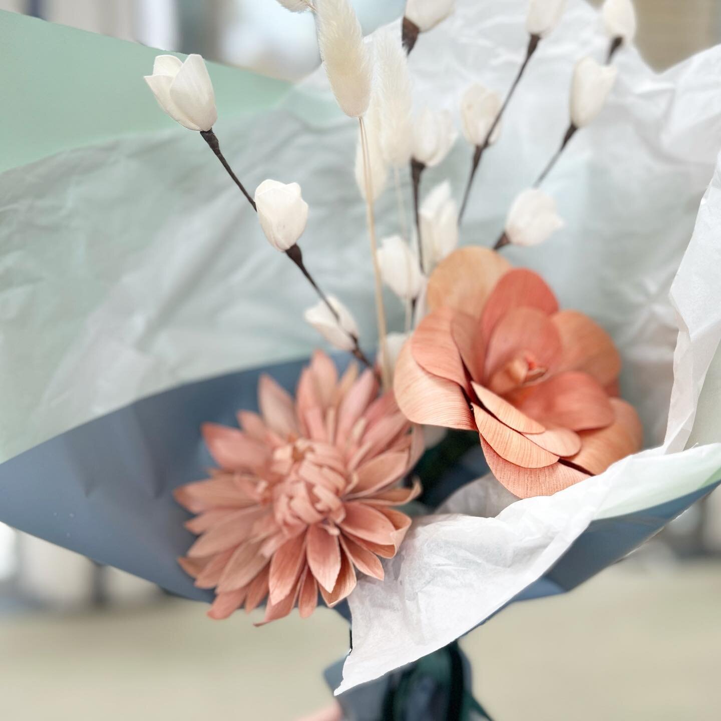 We gave flowers made of corn husks and sola wood to Jane&rsquo;s piano teacher yesterday.  Flowers are my favorite thing to ship! Do you have any teachers you want to thank this spring? #flowerdelivery #graduationflowers #driedflowers #cornhusk #teac