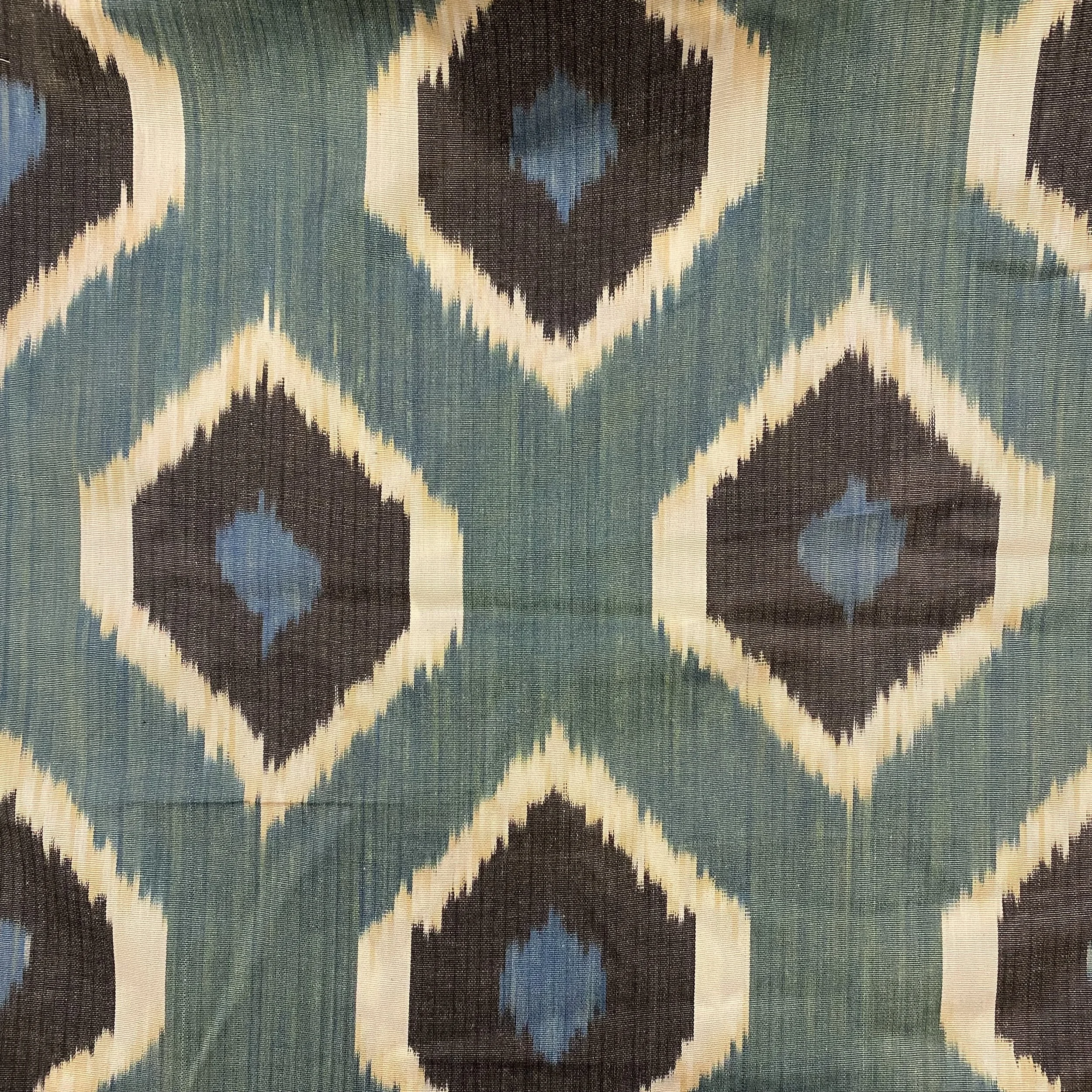 blue:green, dirty white, black.jpeg