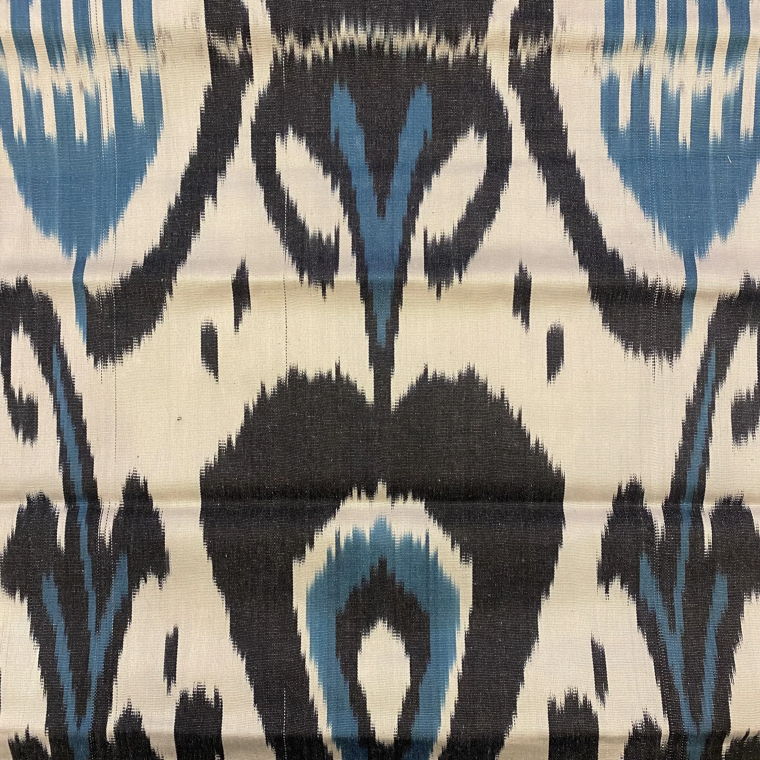 blue and black lion tail.jpeg