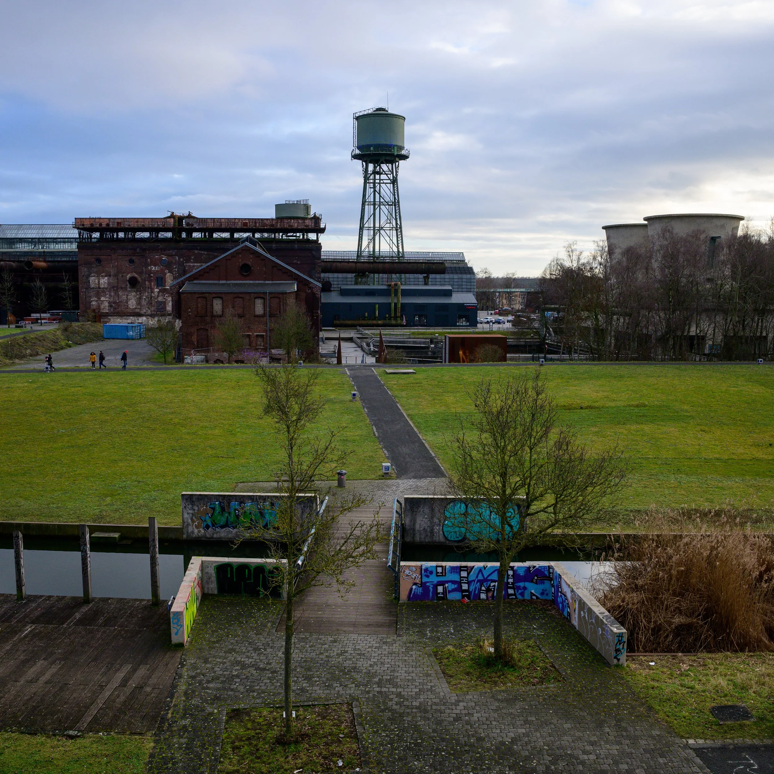 Bochumer Westpark mit Wasserturm.