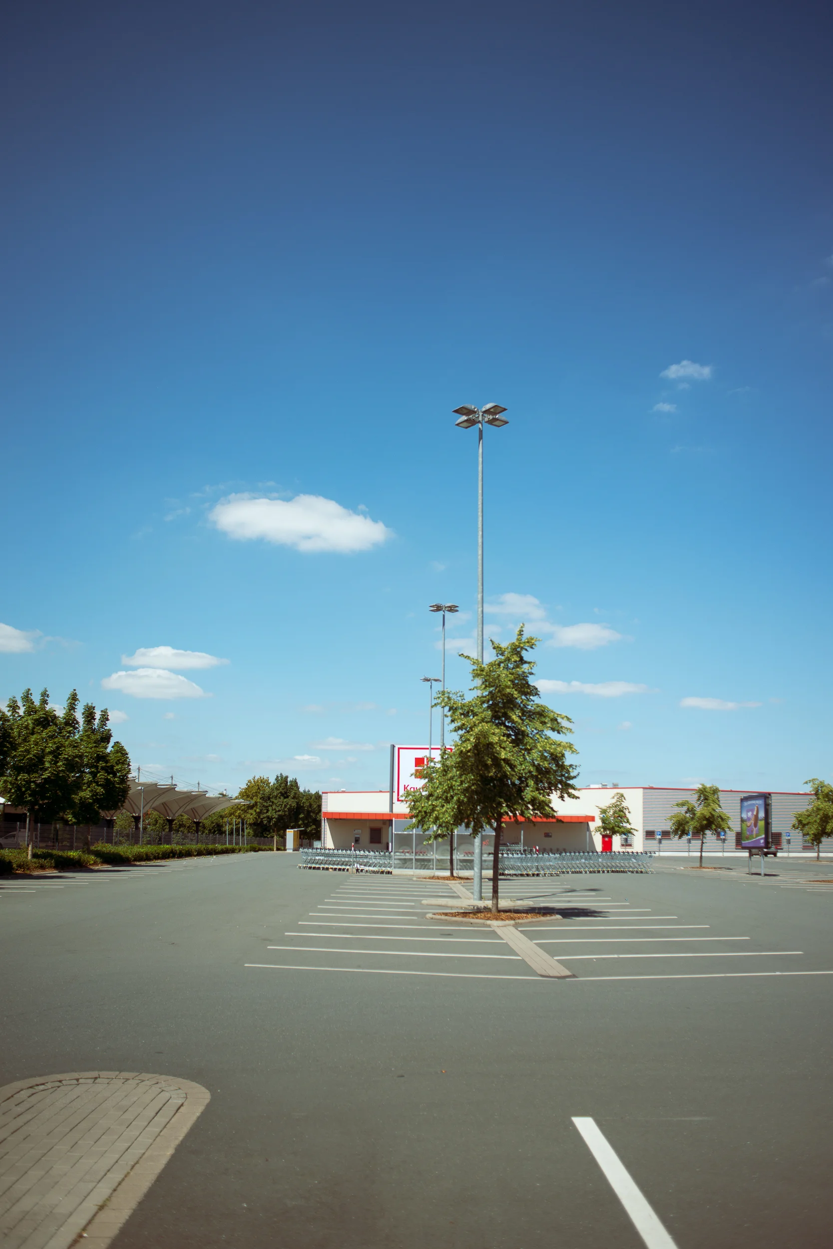 Supermarkt-Parkplatz_Kaufland_20180708_0312_2500px.jpg