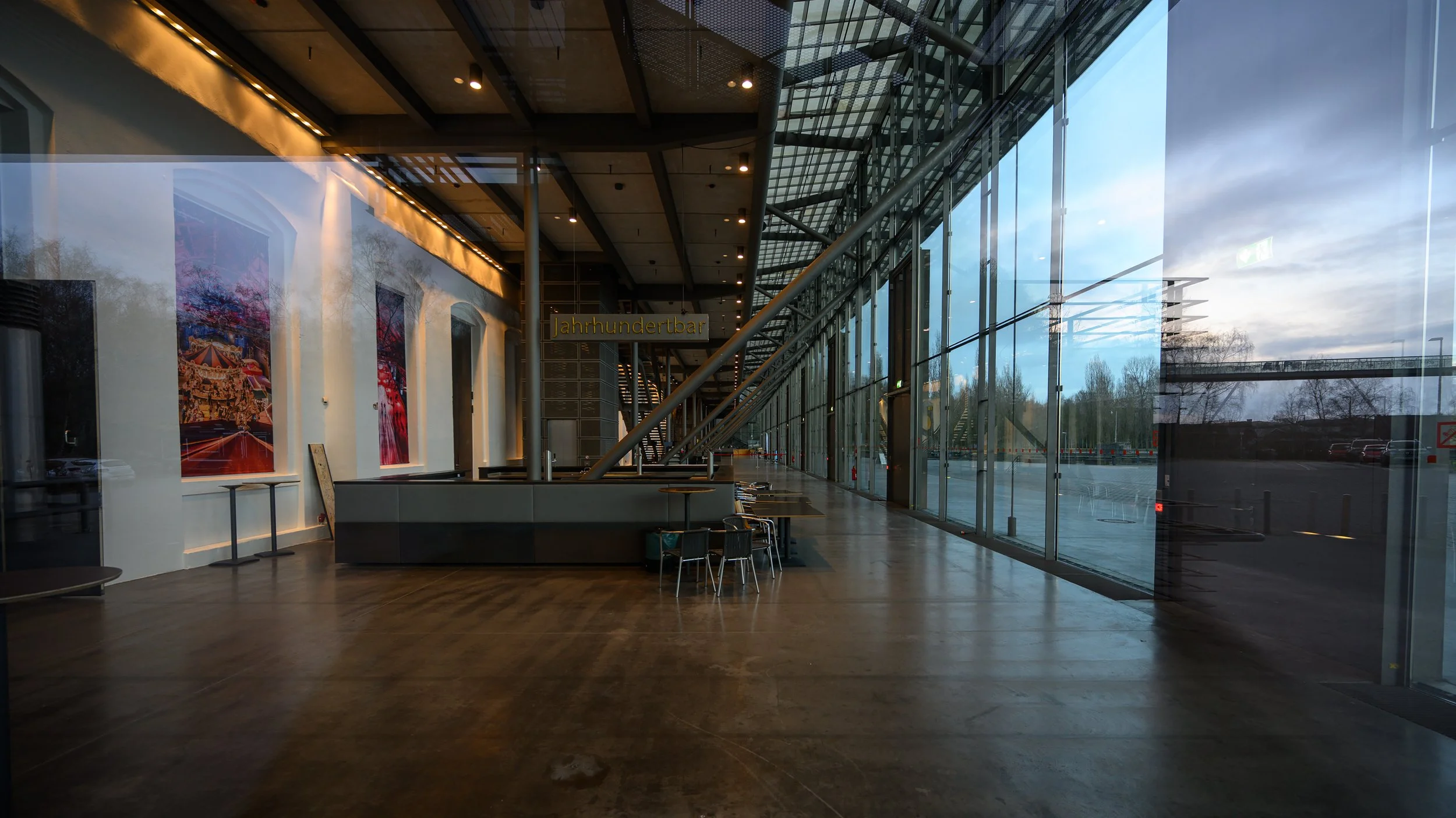 Blick in das Foyer der Jahrhunderthalle.