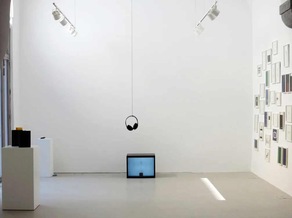 MIC / AMP (Apologies to Mr. Reich) 2007 / 2'21'' / Mini DV / Single channel edition of 5 (plus 2 A/P's)
