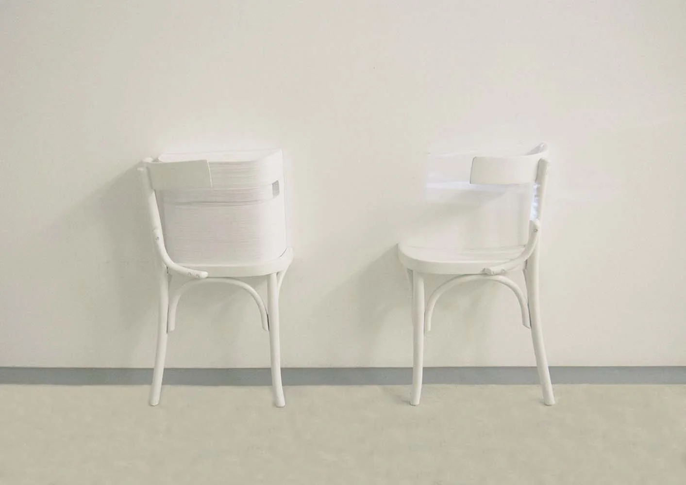 Marisa Albanese, Sedia #6 , 2016, alluminio, carta e video proiezione \ aluminum, paper and video projection, cm 125x80x25
