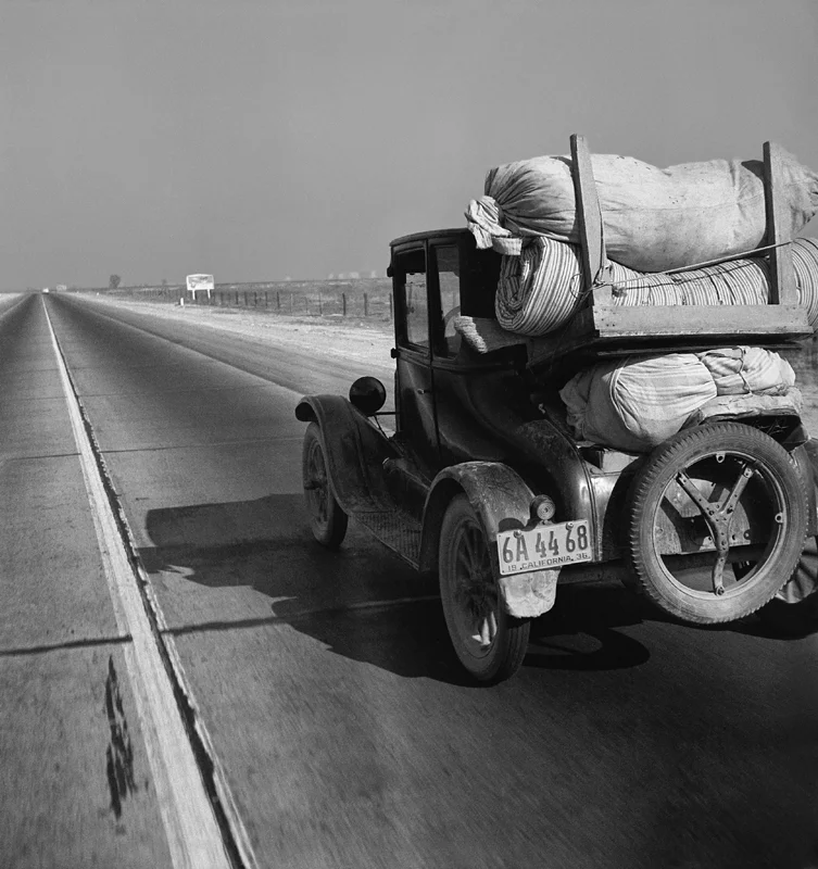 Dorothea Lange, Drought Refugee’s Car on U.S. Highway 99 , California, 1936, cm 37,5x40, framed cm 55x55