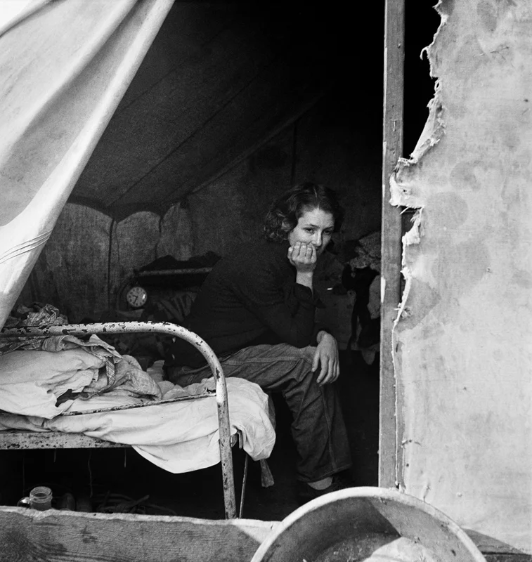 Dorothea Lange, Daughter of Migrant Tennessee Coal Miner , California, 1936, cm 37,8x40, framed cm 55x55