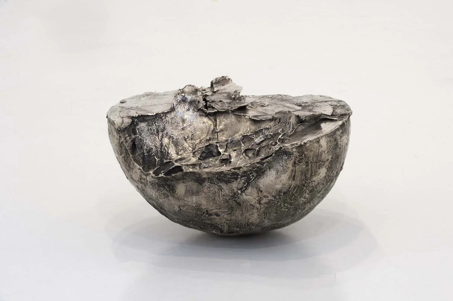 Palla (casa) , 2017, bronzo bianco, cm 61x2095x23