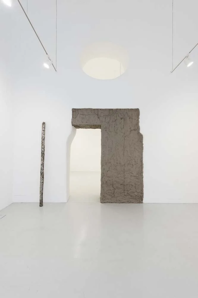 Passaggio , 2017, argilla, dimensioni ambientali