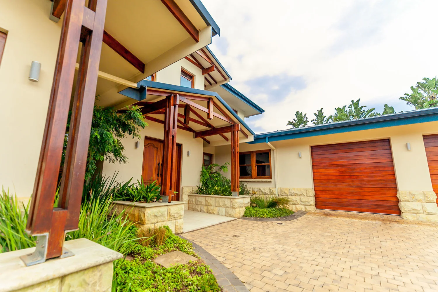 Paving: Clay Brick Pavers vs. Concrete Pavers — Eco ...