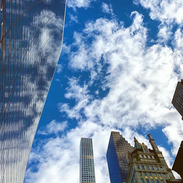 Cloud porn. ☁️🏙🗽. #iphoneonly #newyork #travelnyc #nyc #newyorklife #newyorkcity #bigapple #nyclife #travel #photo #clouds #sky #beautiful #skylovers #cloud