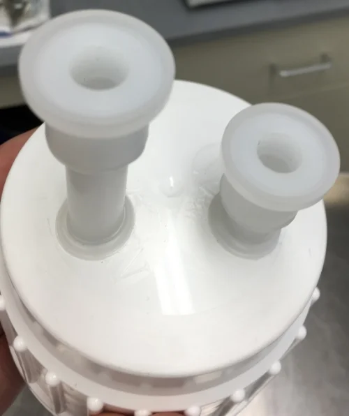 Carboy cap with suction and recircULATION DIP TUBES