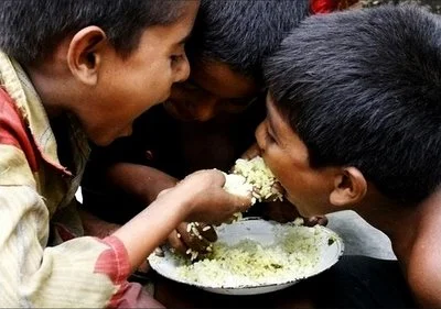 boys_sharing_food.jpg
