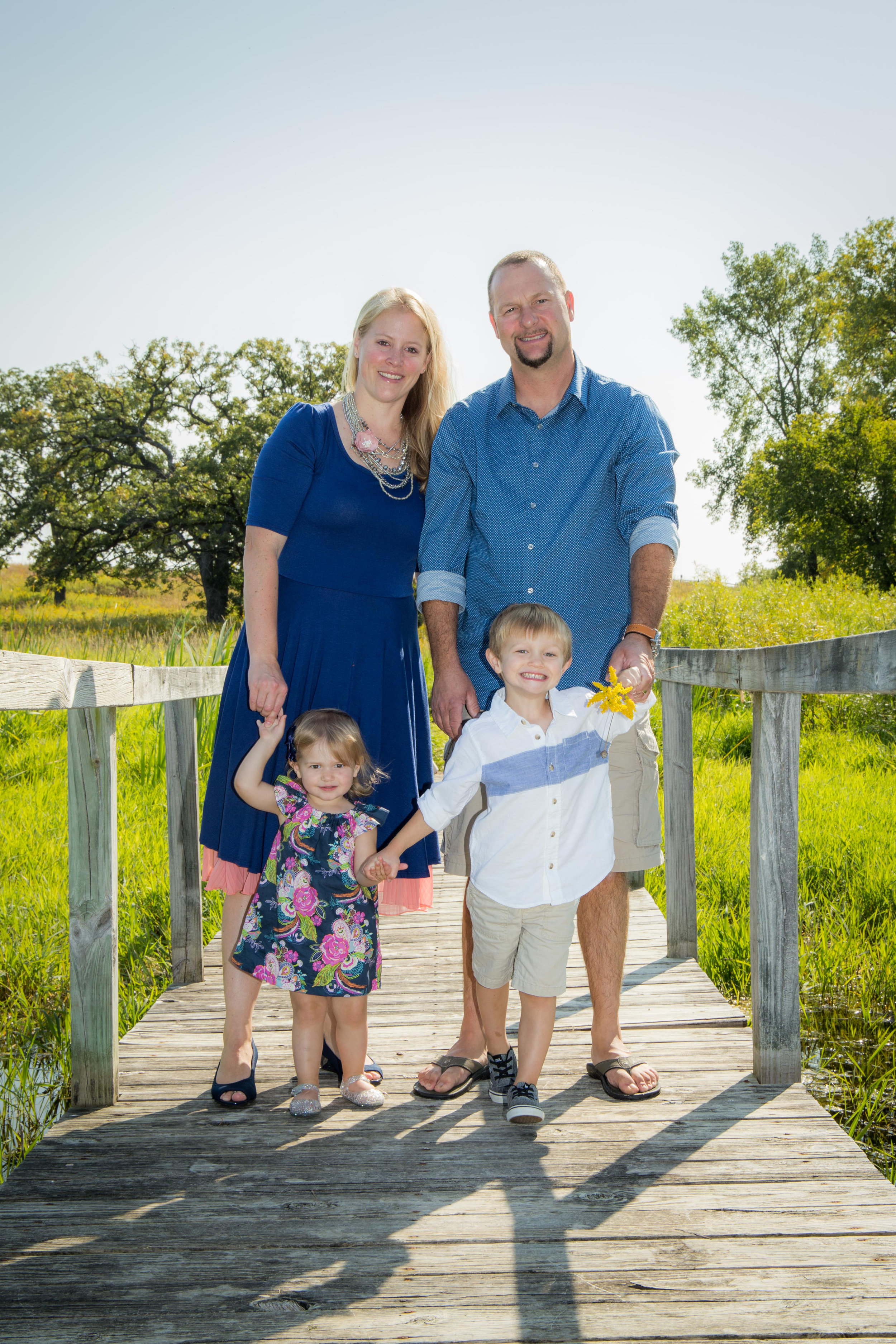  Family portrait with both kiddos smiling at the camera is a success! :D 