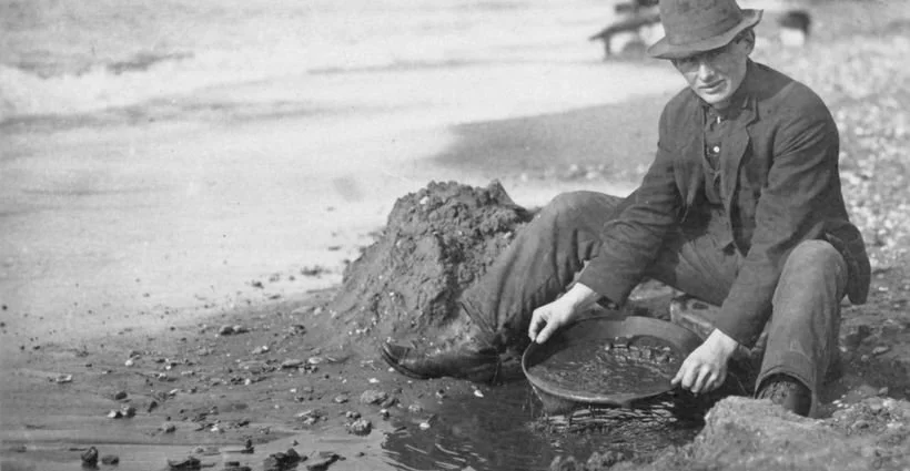 Short Story: For the Love of Gold