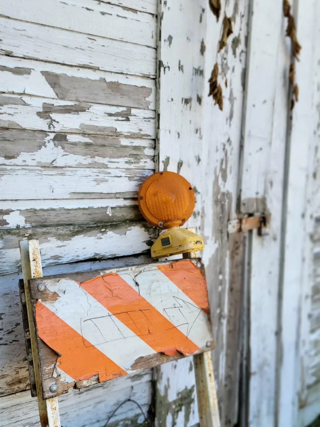 ➡️ This arrow says:

Open the door, even if you're afraid of what's on the other side. Sometimes, fear signals a growth point. What doors are you ready to enter, despite the fear?