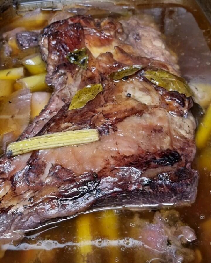 5hr slow braised Beef short ribs with Aleppo pepper,Sumac and Pomegranate molasses with Oxtail bon bon.
#slowfoodni 
#lowandslow 
#paciente 
#jusjus 
#portstewartprom 
#portrush 
#causewaycoastandglens 
#northcoast 
#discoverni